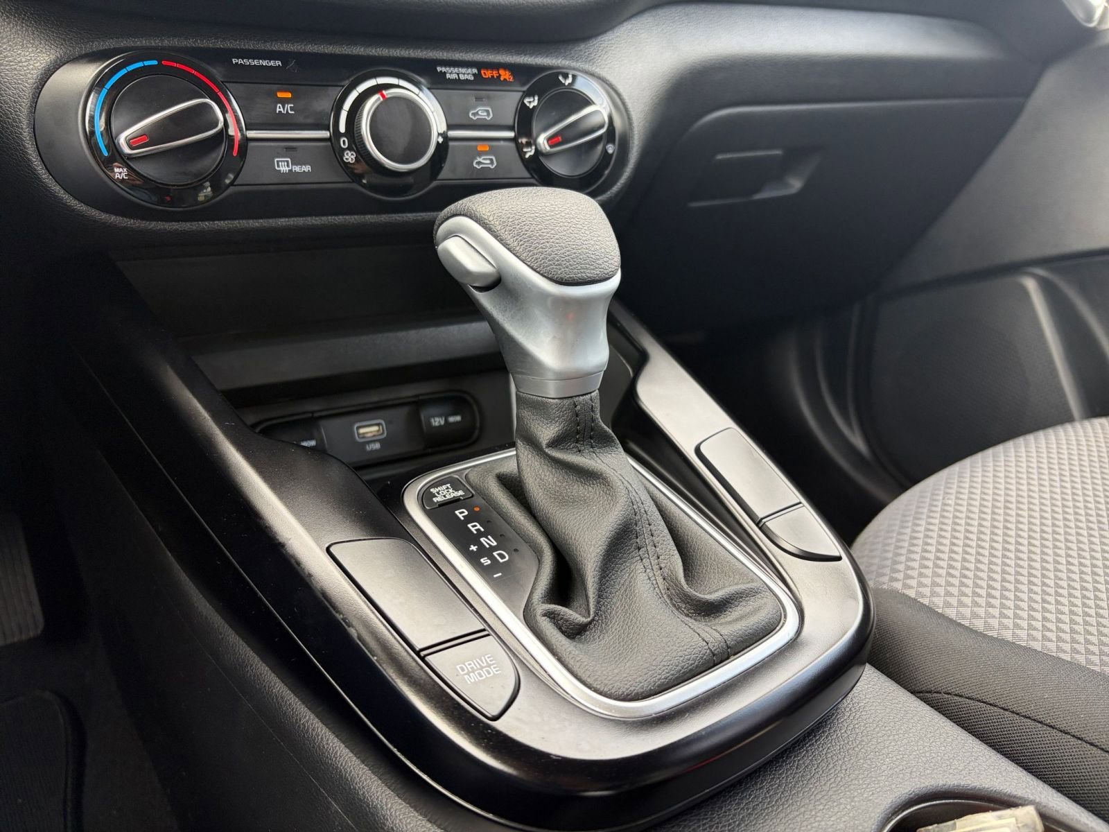 Used 2025 Kia Soul LX w/ LX Technology Package FWD image 39