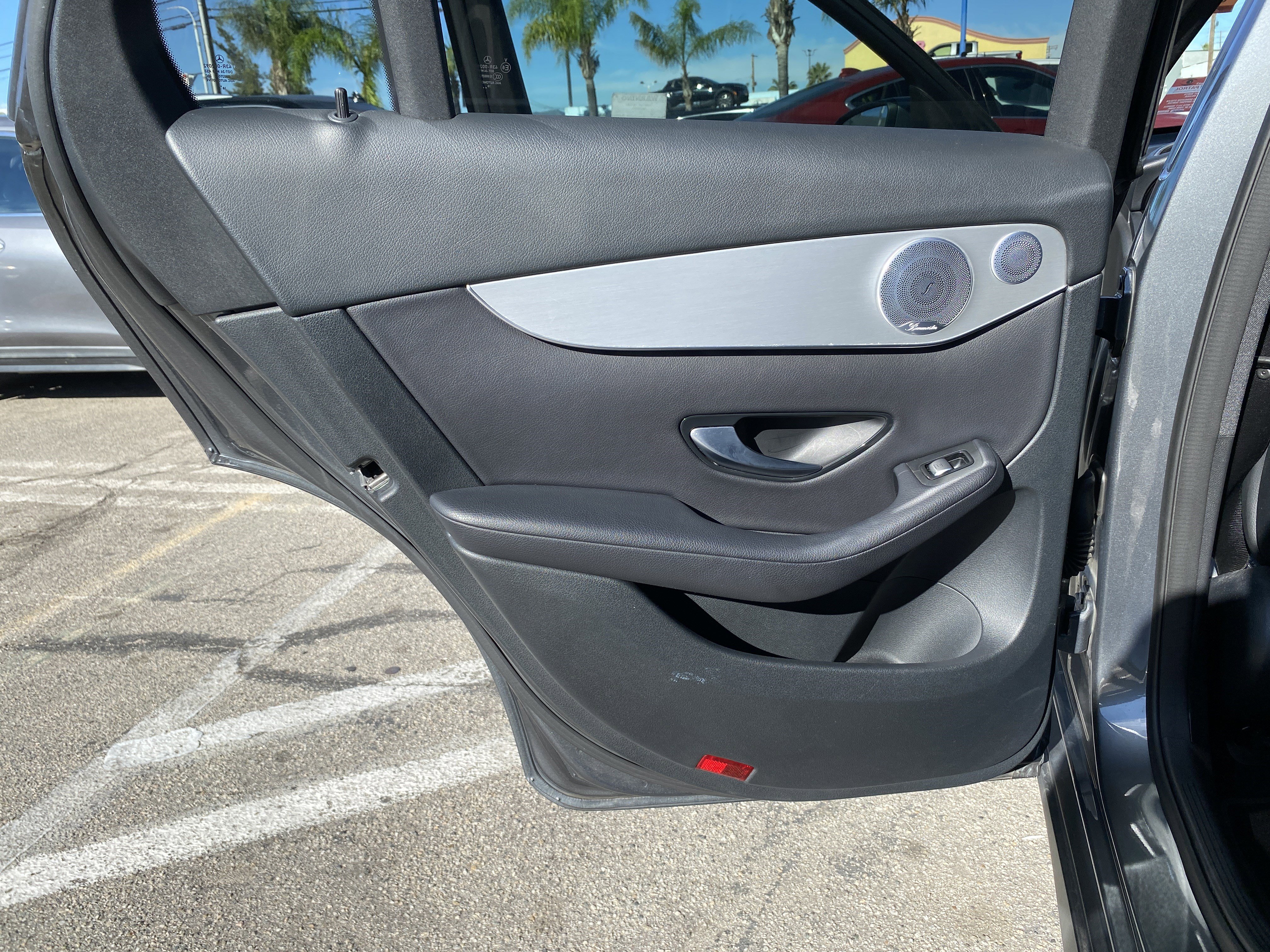 Used 2019 Mercedes-Benz GLC 350e 4MATIC w/ Premium Package image 18