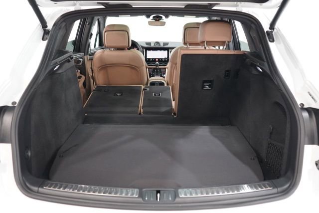 Used 2023 Porsche Macan Turbo AWD/4WD image 32