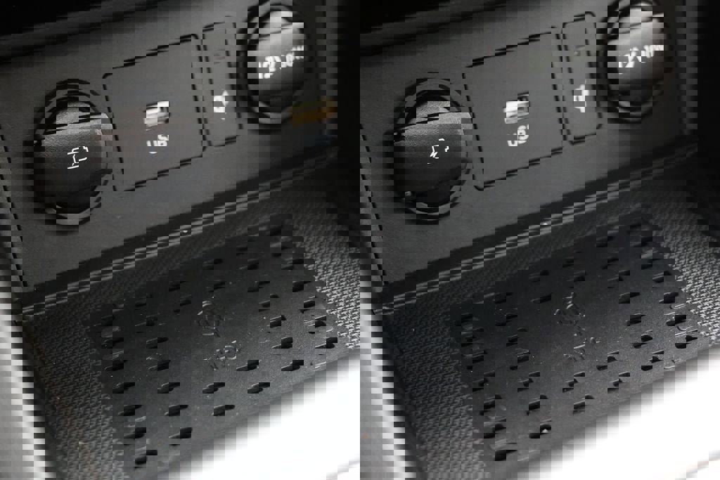 Used 2023 Hyundai Kona Limited w/ Cargo Package image 28