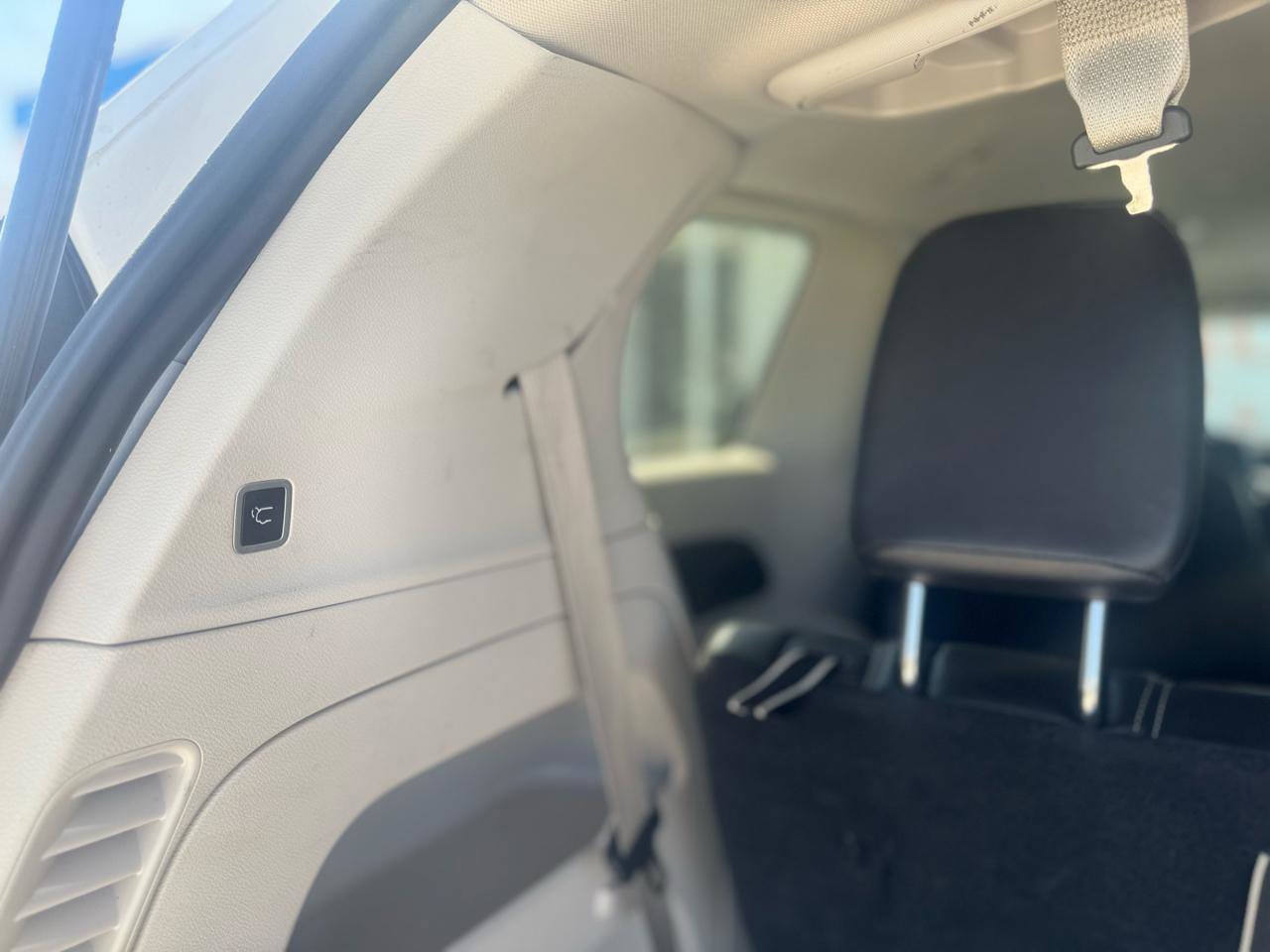 Used 2023 Chrysler Pacifica Touring-L image 41