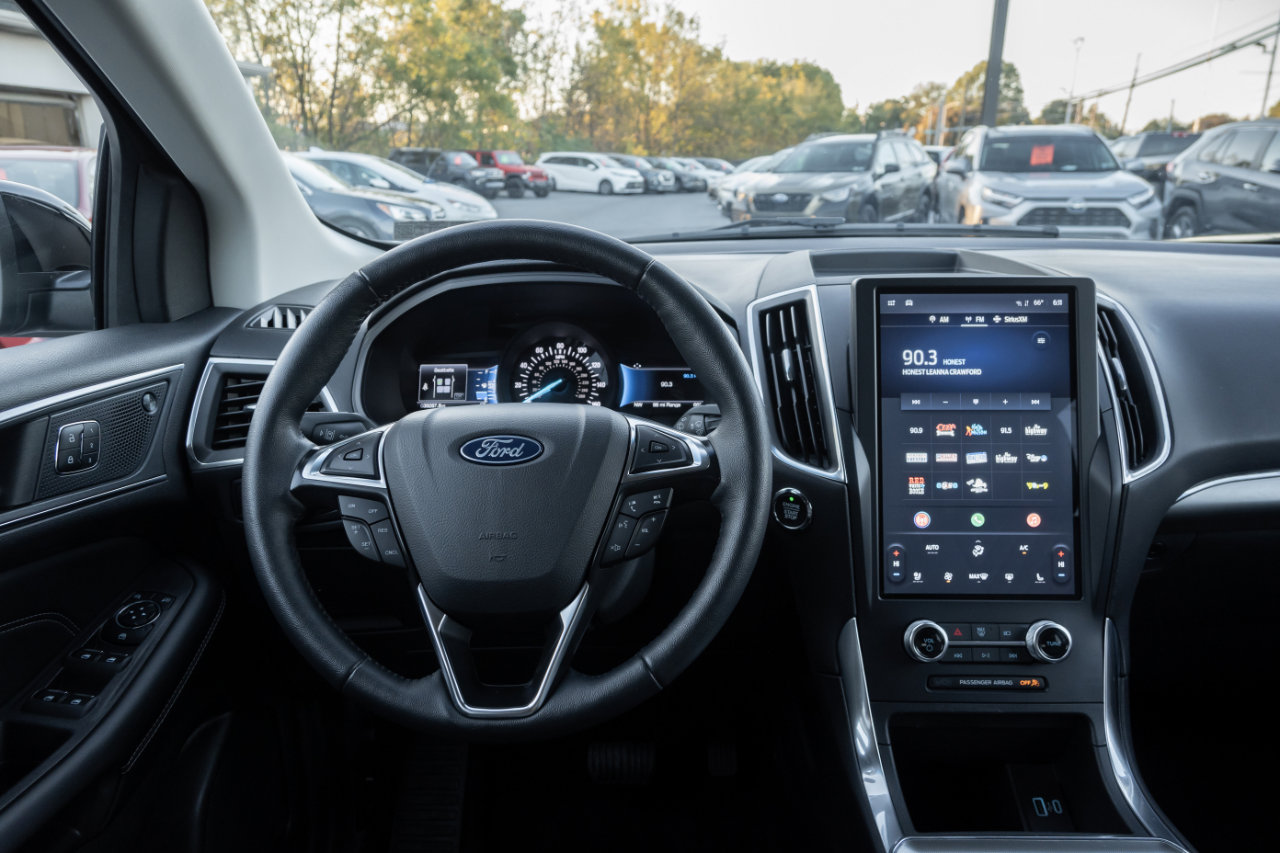 Used 2024 Ford Edge Titanium image 23