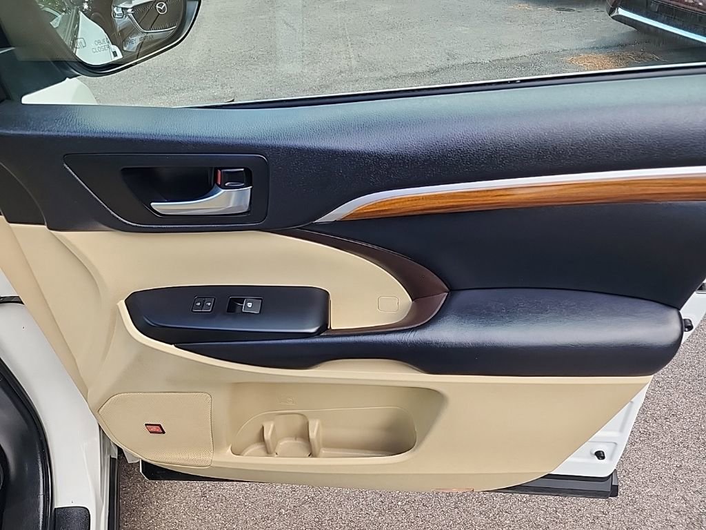 Used 2019 Toyota Highlander Limited AWD/4WD image 25