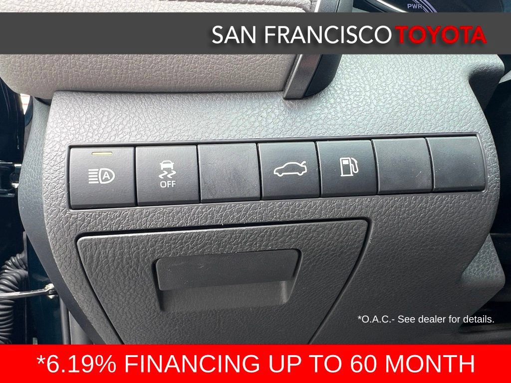 Certified 2018 Toyota Camry SE FWD image 35