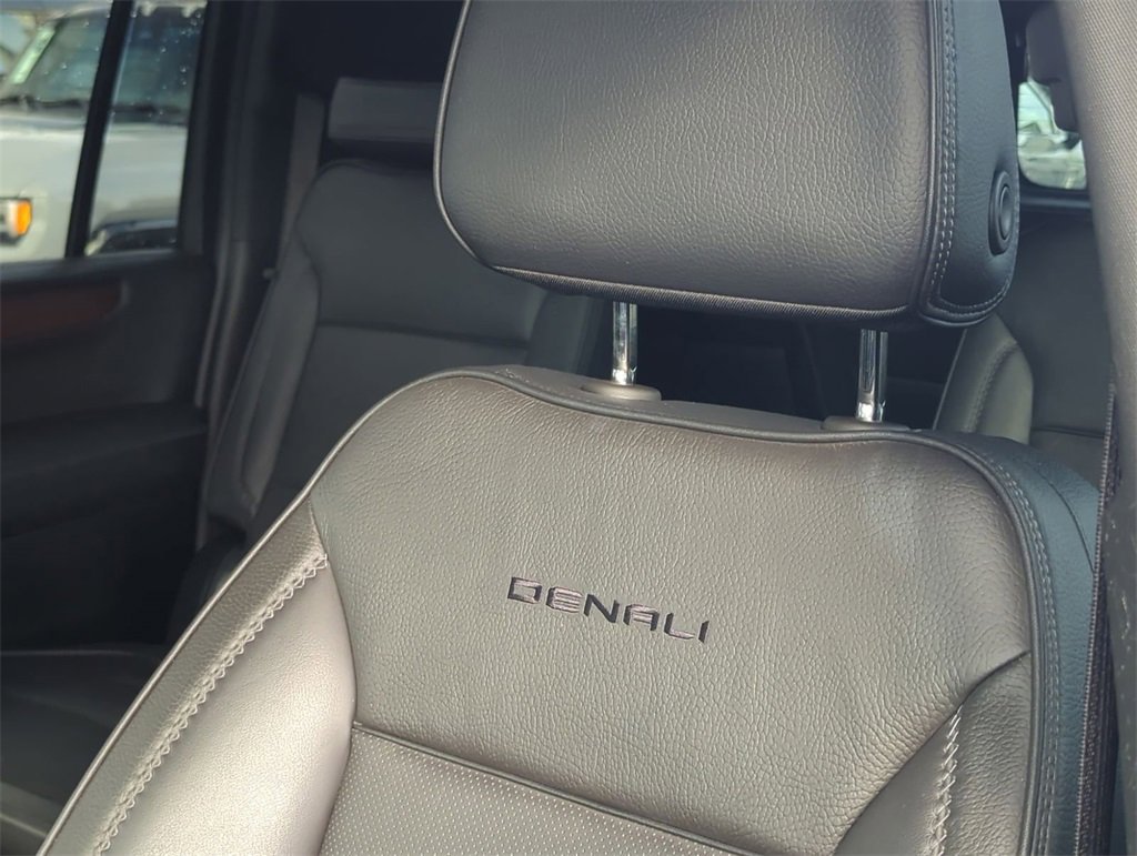 Used 2025 GMC Yukon XL Denali image 22
