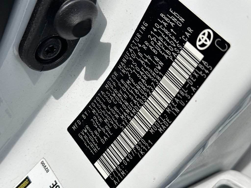 Used 2025 Toyota Corolla LE FWD image 17