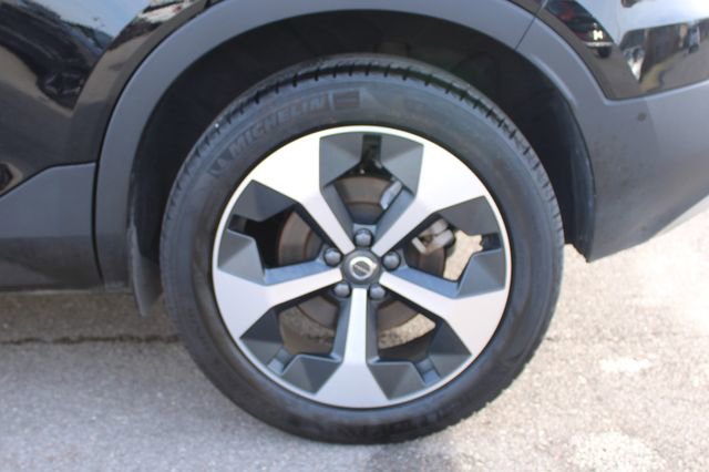 Used 2025 Volvo XC40 B5 Plus AWD/4WD image 35