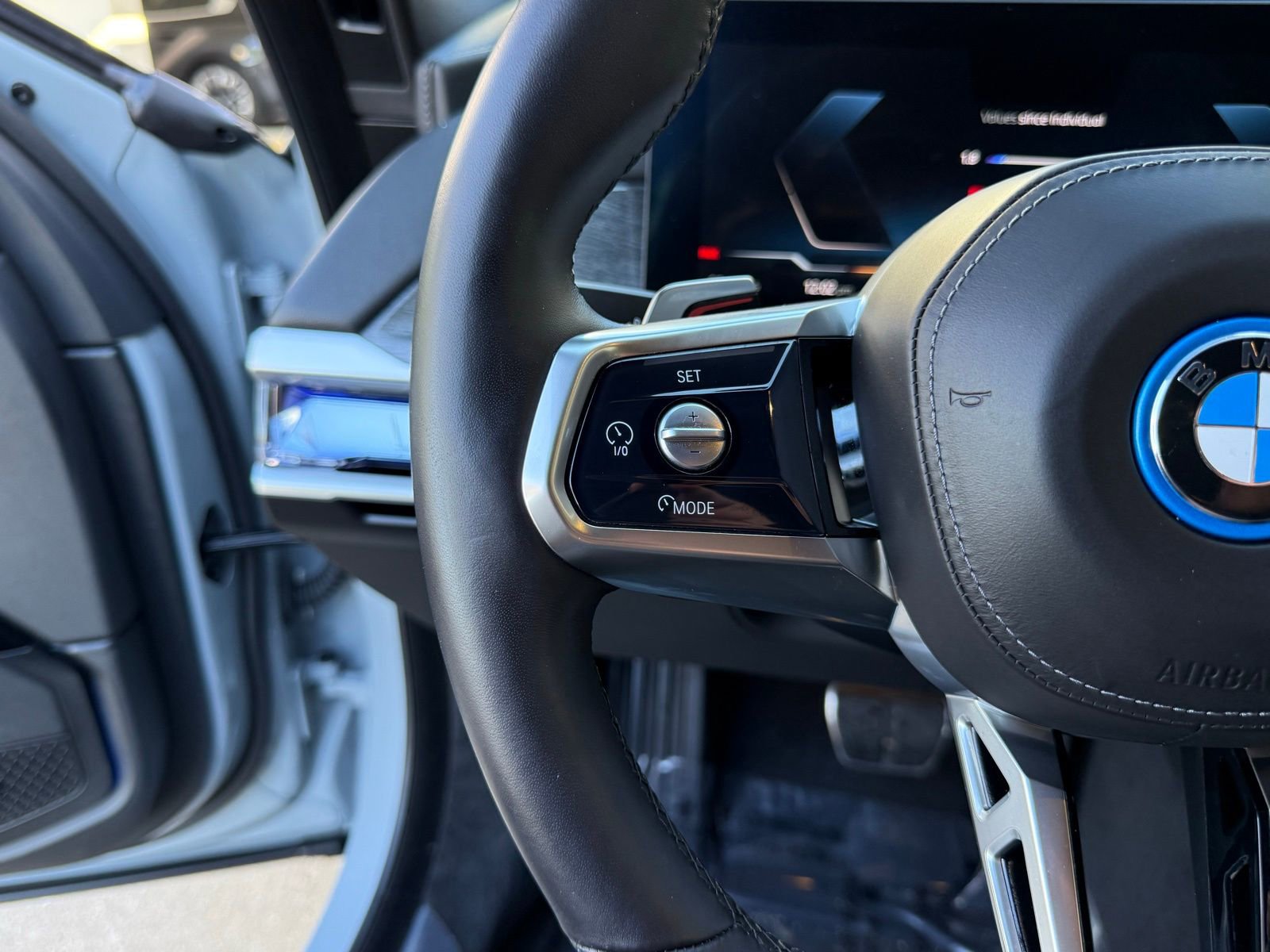 Used 2025 BMW i7 eDrive50 w/ M Sport Package image 26