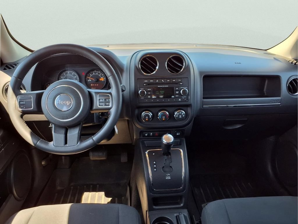 Used 2015 Jeep Patriot Latitude AWD/4WD image 12