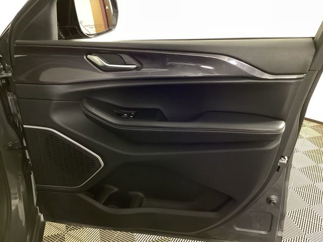 Used 2021 Jeep Grand Cherokee L Laredo image 39