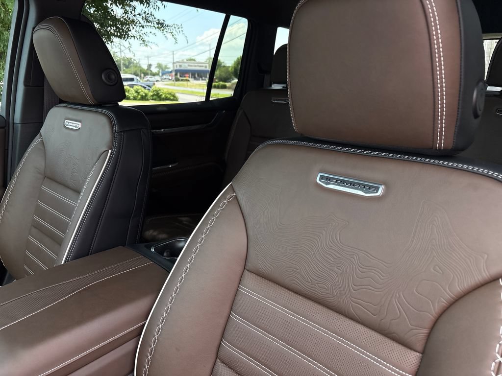 New 2026 GMC Acadia Denali Ultimate w/ LPO, Floor Liner Package AWD/4WD image 15