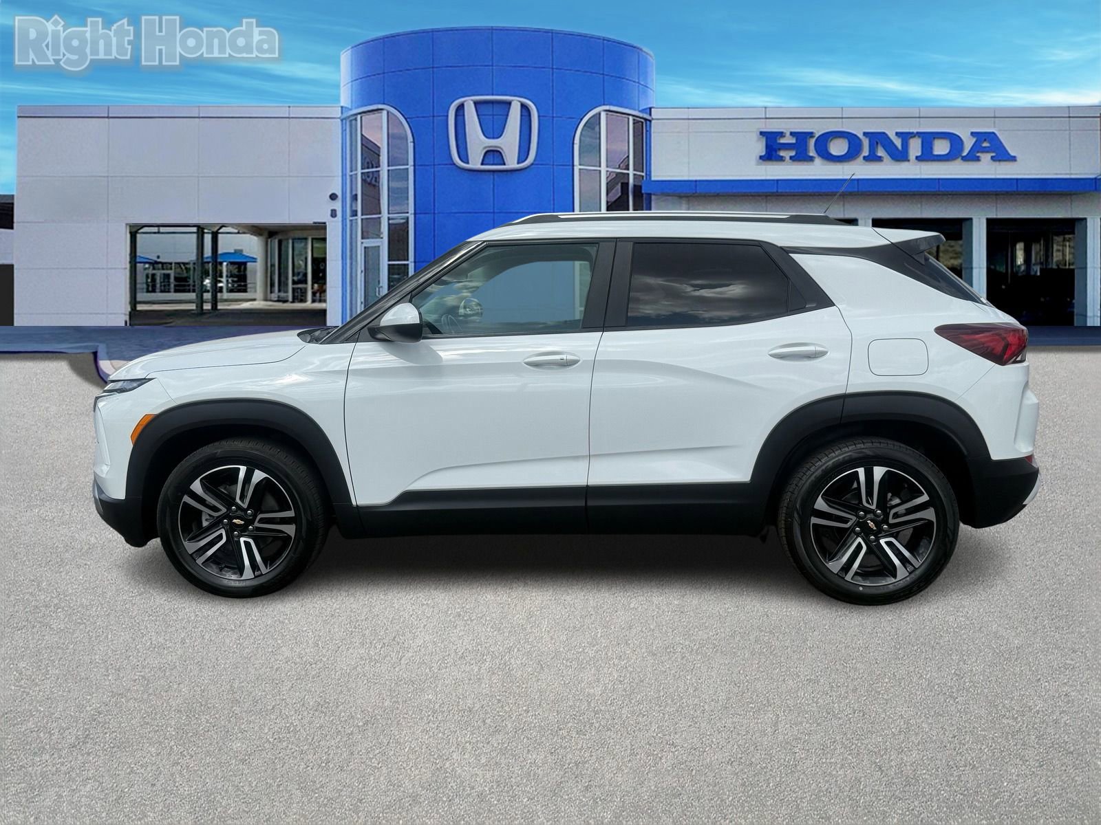 Used 2024 Chevrolet TrailBlazer LT w/ Convenience Package image 3