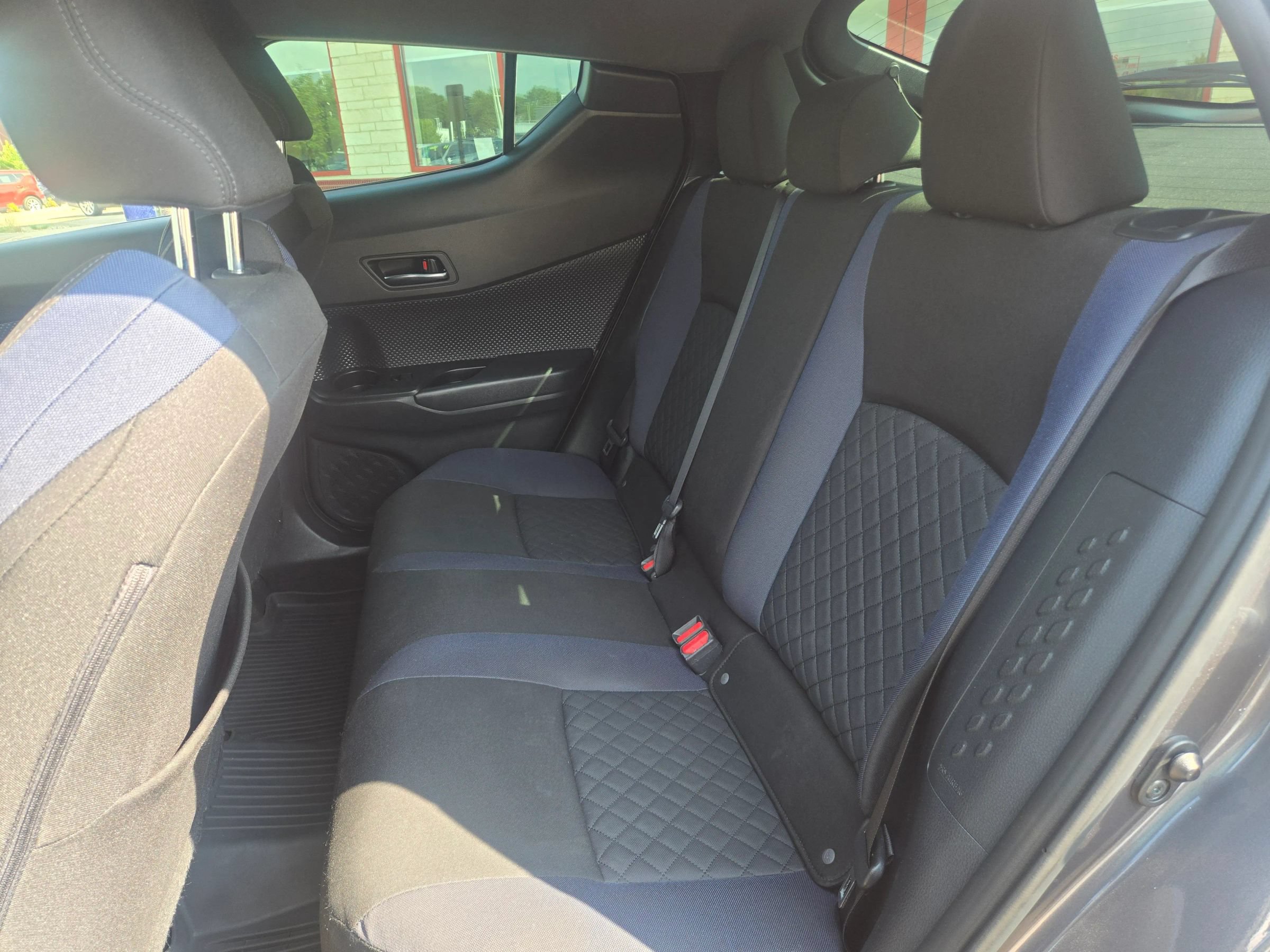 Used 2021 Toyota C-HR XLE FWD image 10