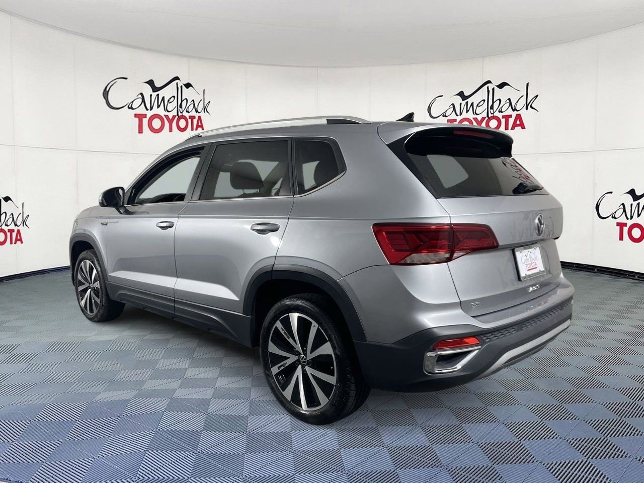 Used 2024 Volkswagen Taos SE FWD image 5