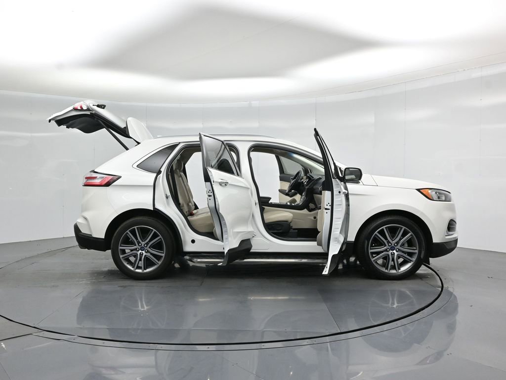Used 2020 Ford Edge Titanium FWD image 4