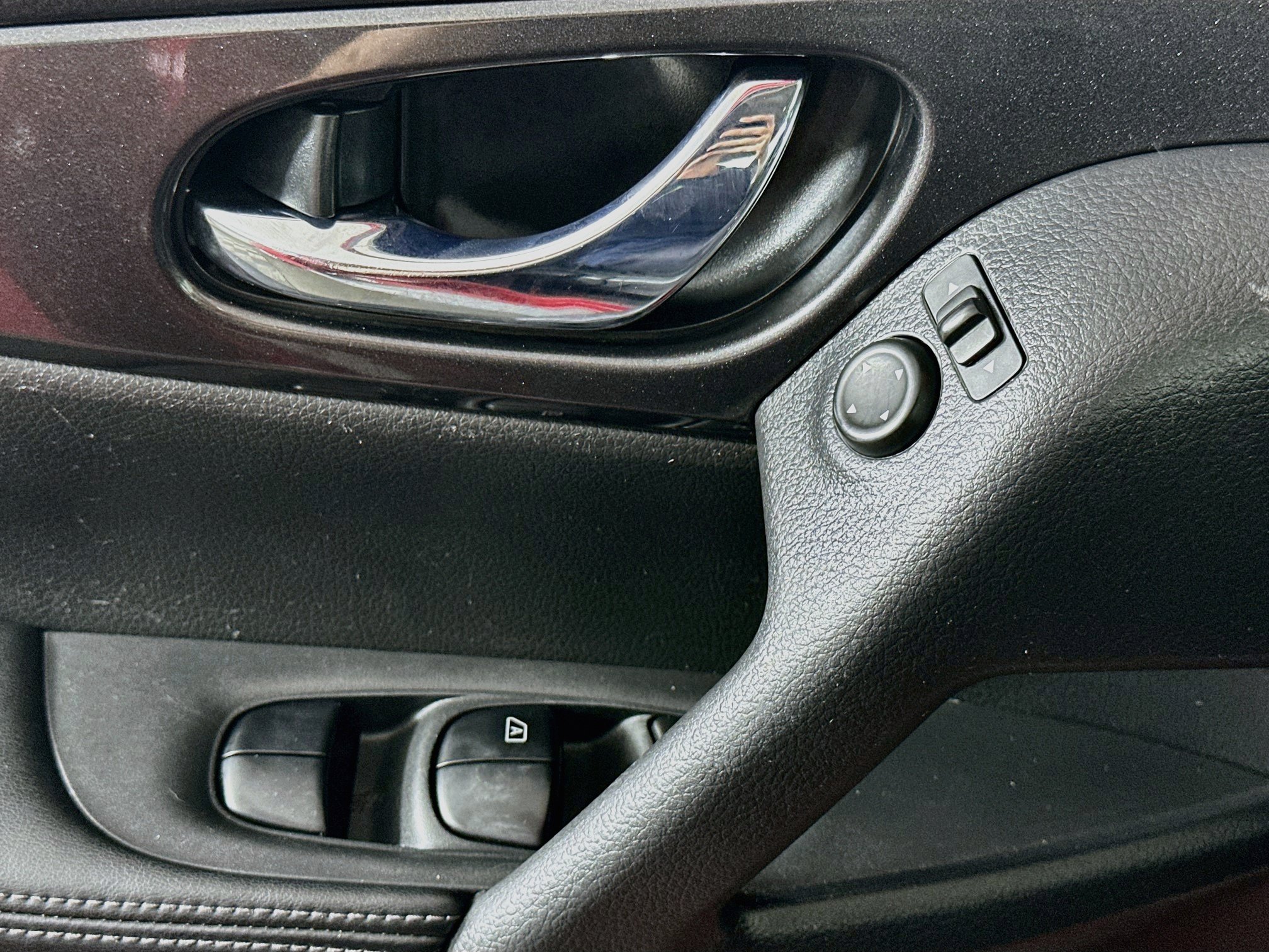 Used 2017 Nissan Rogue S FWD image 15