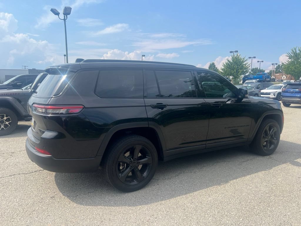 Used 2023 Jeep Grand Cherokee L Laredo AWD/4WD image 2