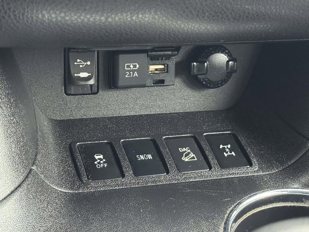 Used 2019 Toyota Highlander LE image 23