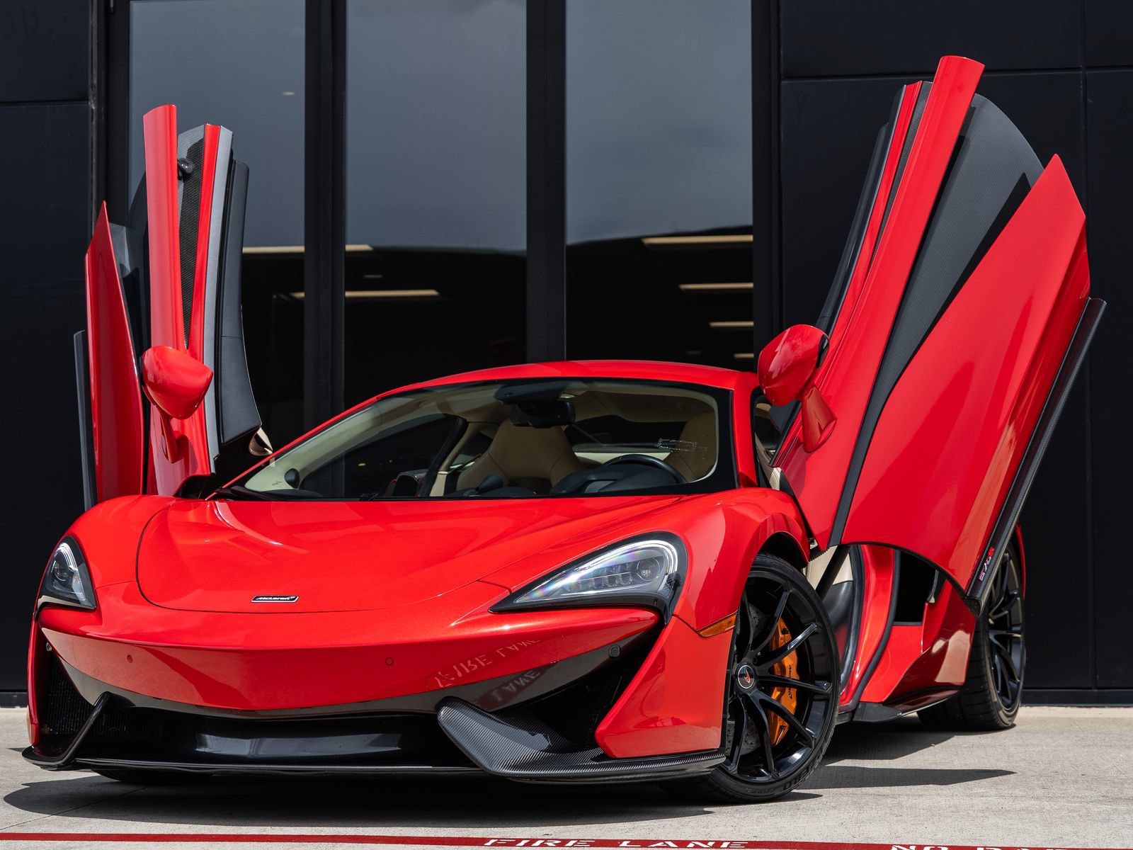 Used 2016 McLaren 570S Coupe RWD image 2