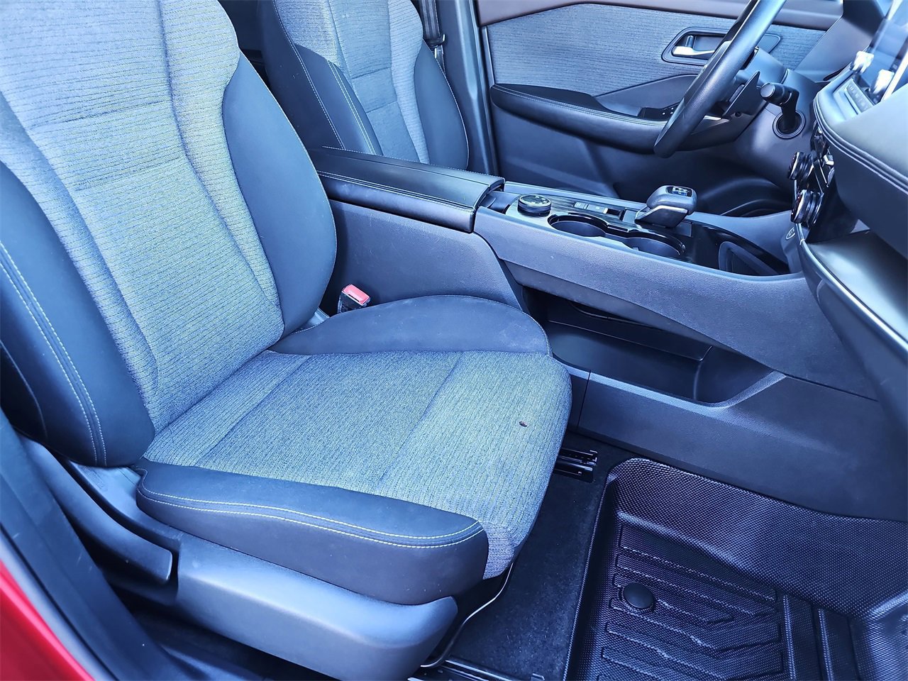 Used 2021 Nissan Rogue SV image 11