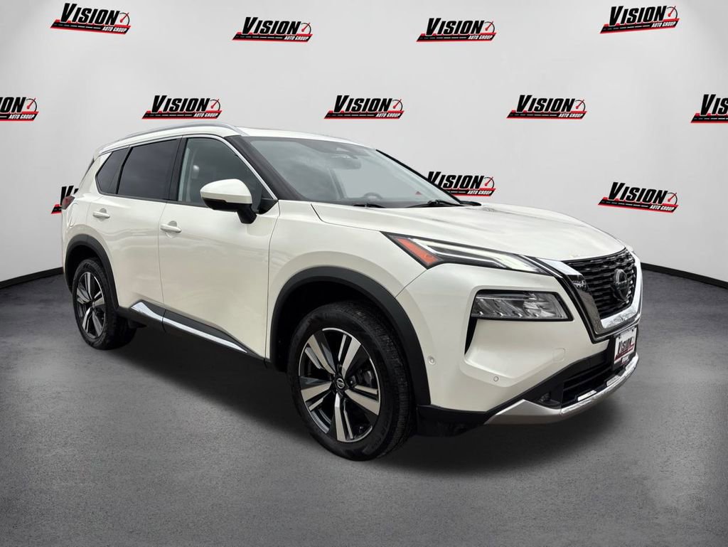 Used 2021 Nissan Rogue Platinum image 3