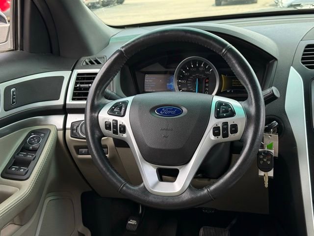 Used 2015 Ford Explorer XLT w/ Equipment Group 202B FWD image 19