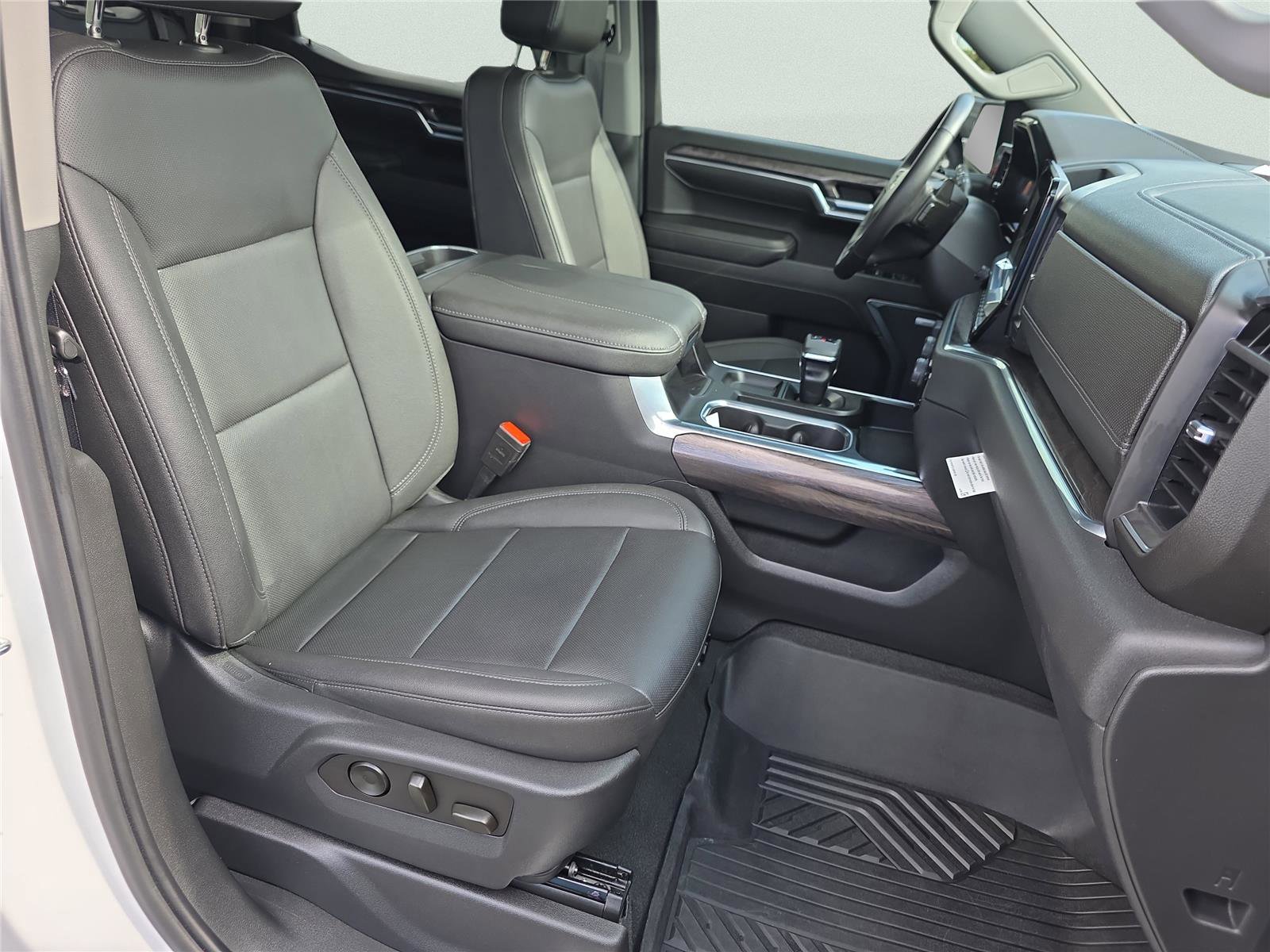 Used 2023 Chevrolet Silverado 1500 LTZ image 36