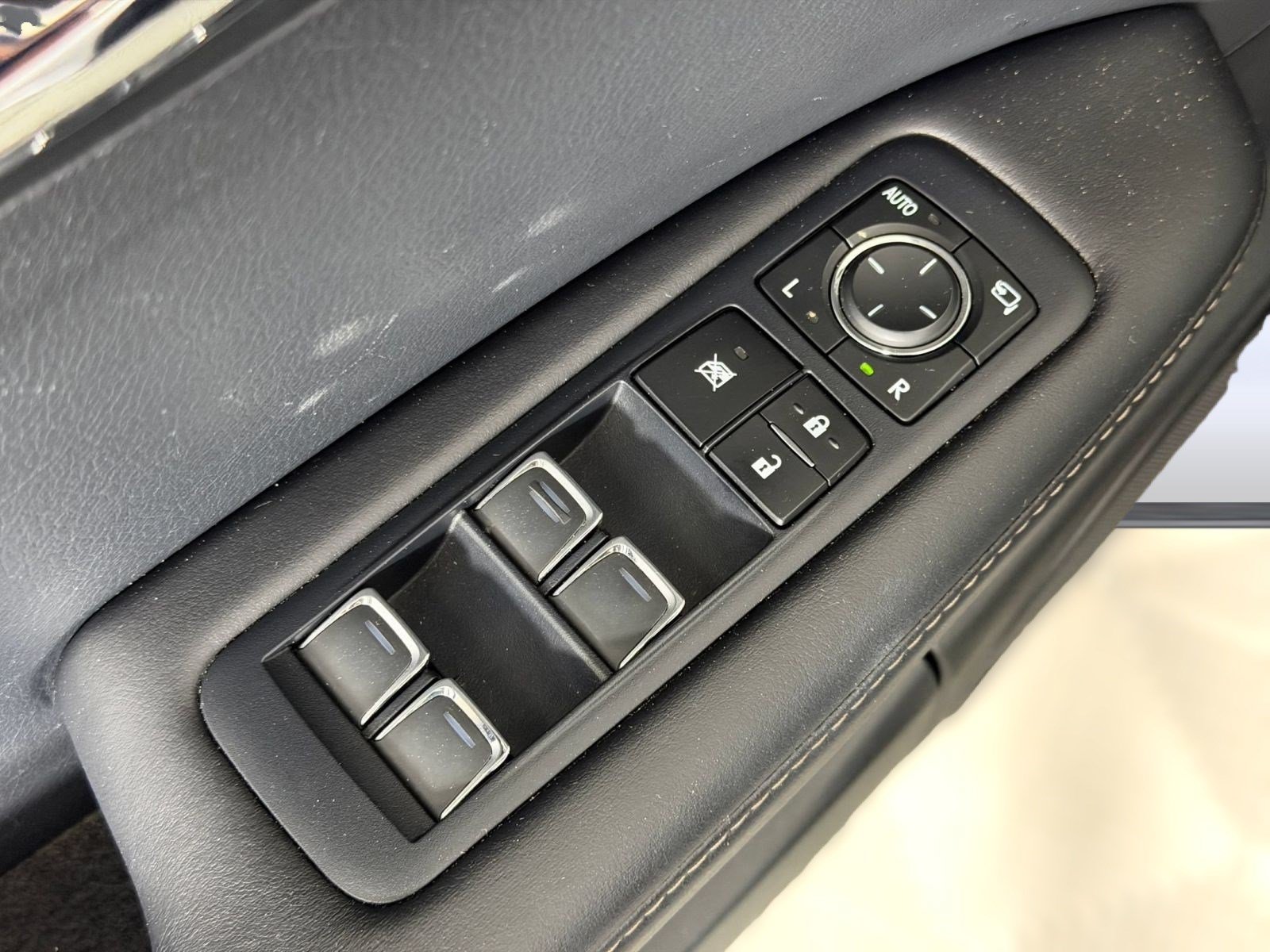 Used 2019 Lexus RX 350L FWD w/ Premium Package image 12