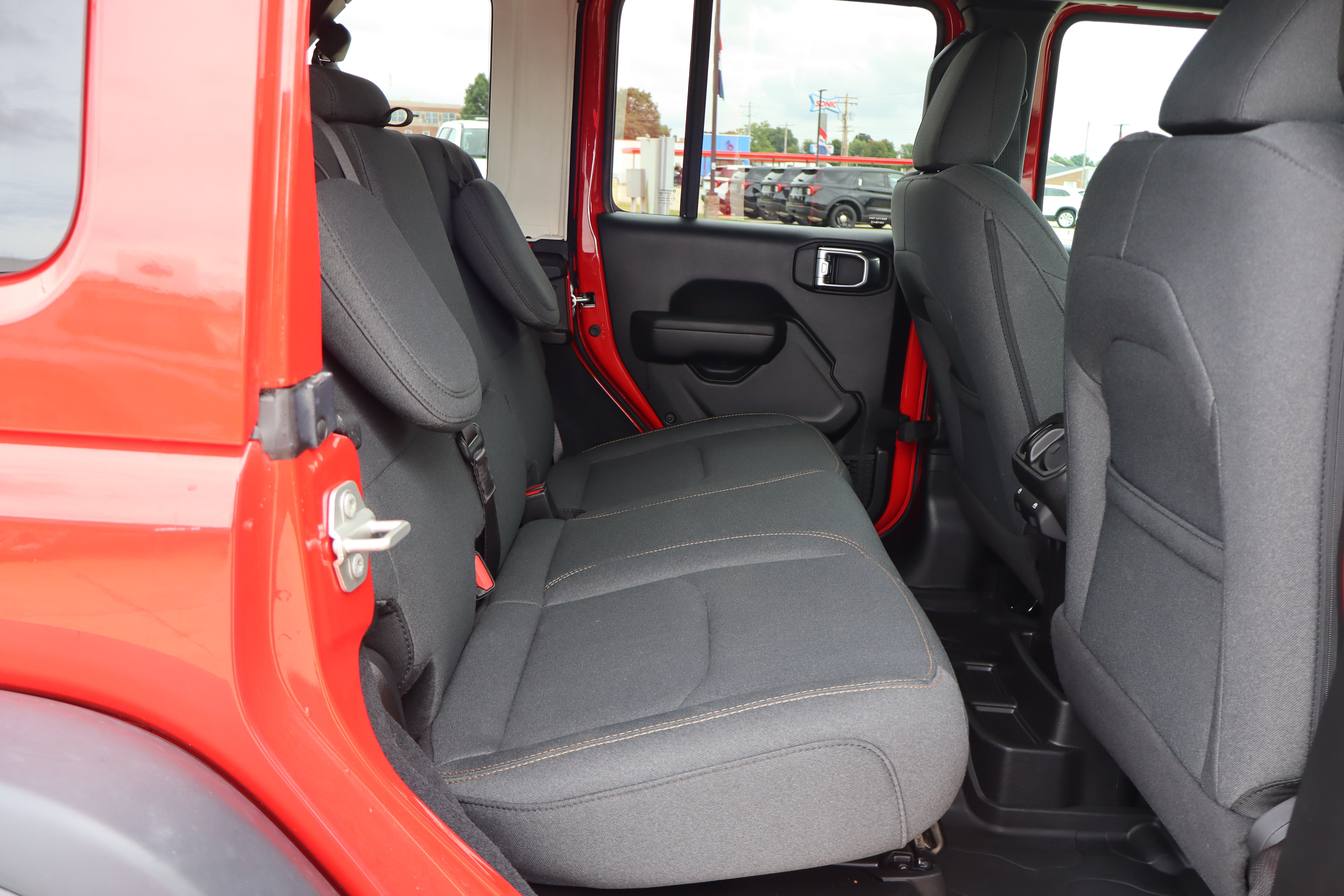 Used 2024 Jeep Wrangler Unlimited AWD/4WD image 12