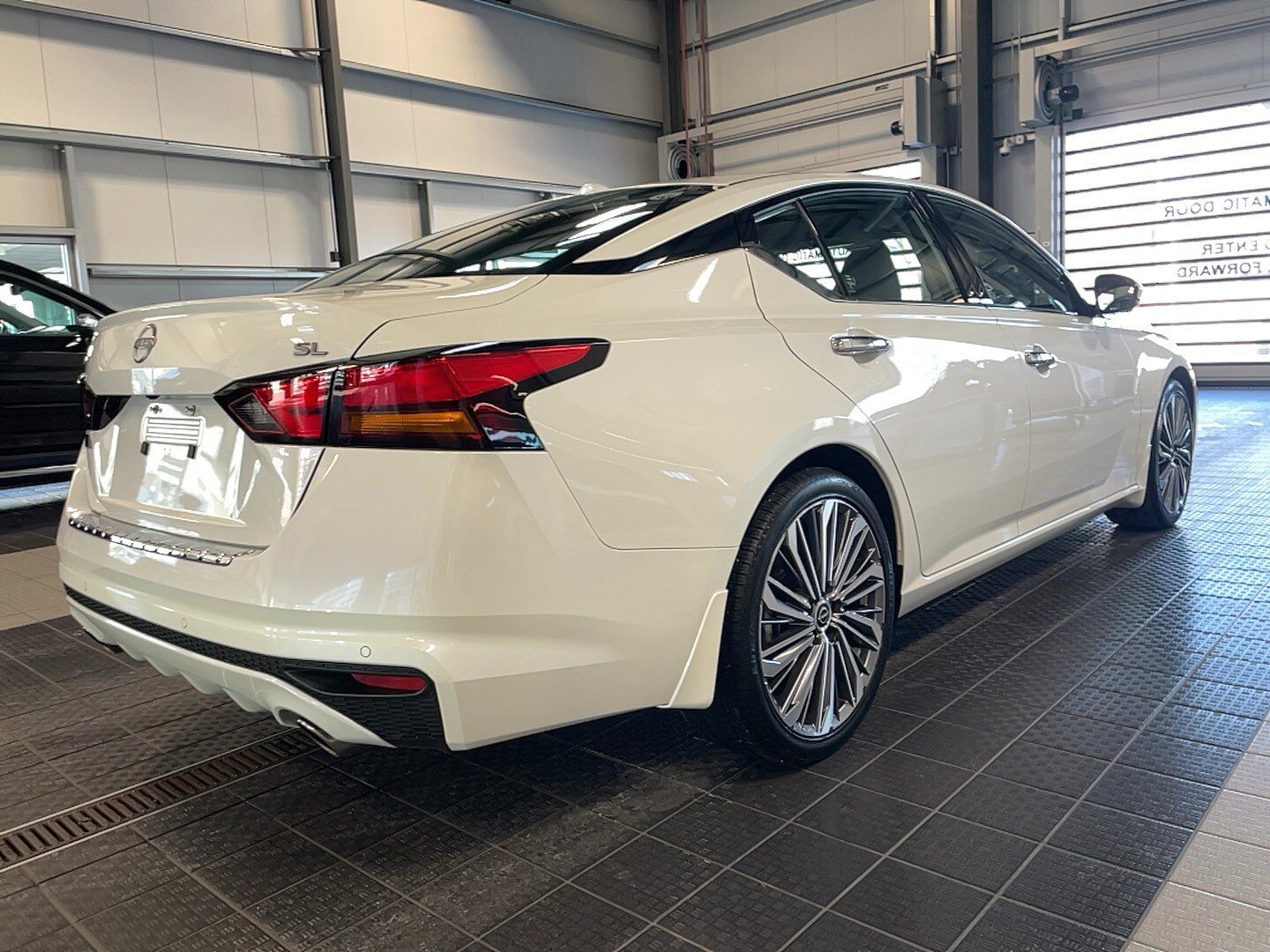 Used 2023 Nissan Altima 2.5 SL FWD image 21