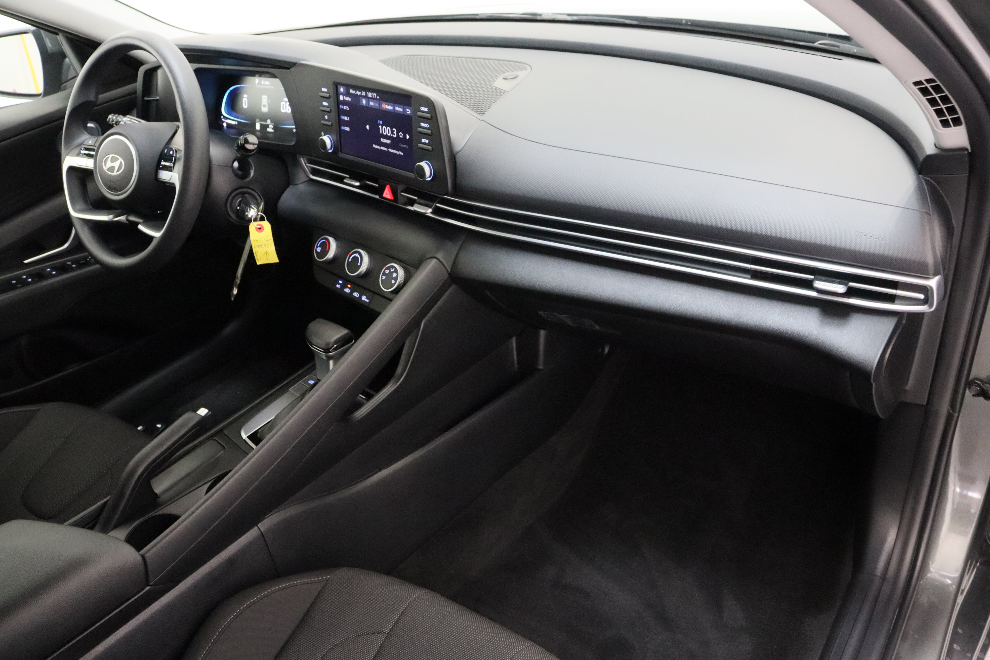 Used 2025 Hyundai Elantra SE image 33