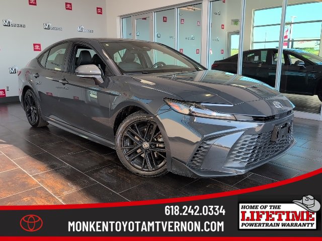Used 2025 Toyota Camry SE image 1