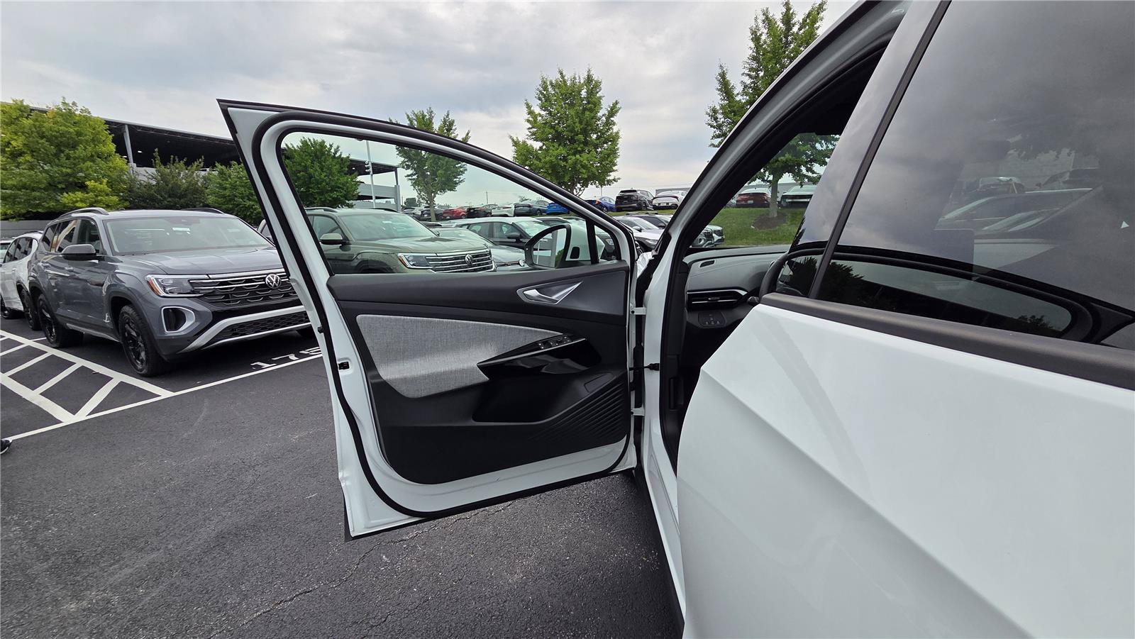 Certified 2023 Volkswagen ID.4 Pro AWD/4WD image 13