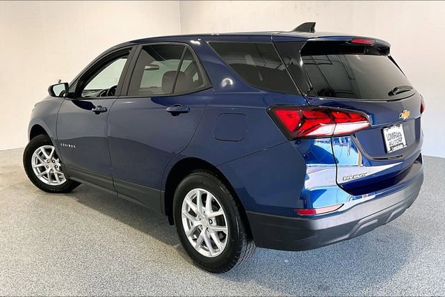 Used 2023 Chevrolet Equinox LS AWD/4WD image 4