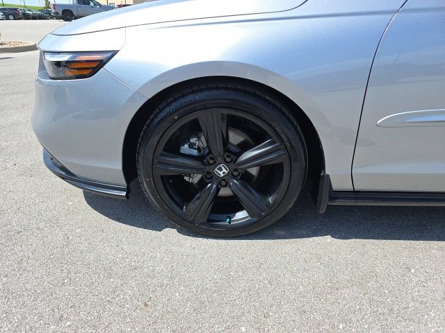 Used 2023 Honda Accord Sport image 9