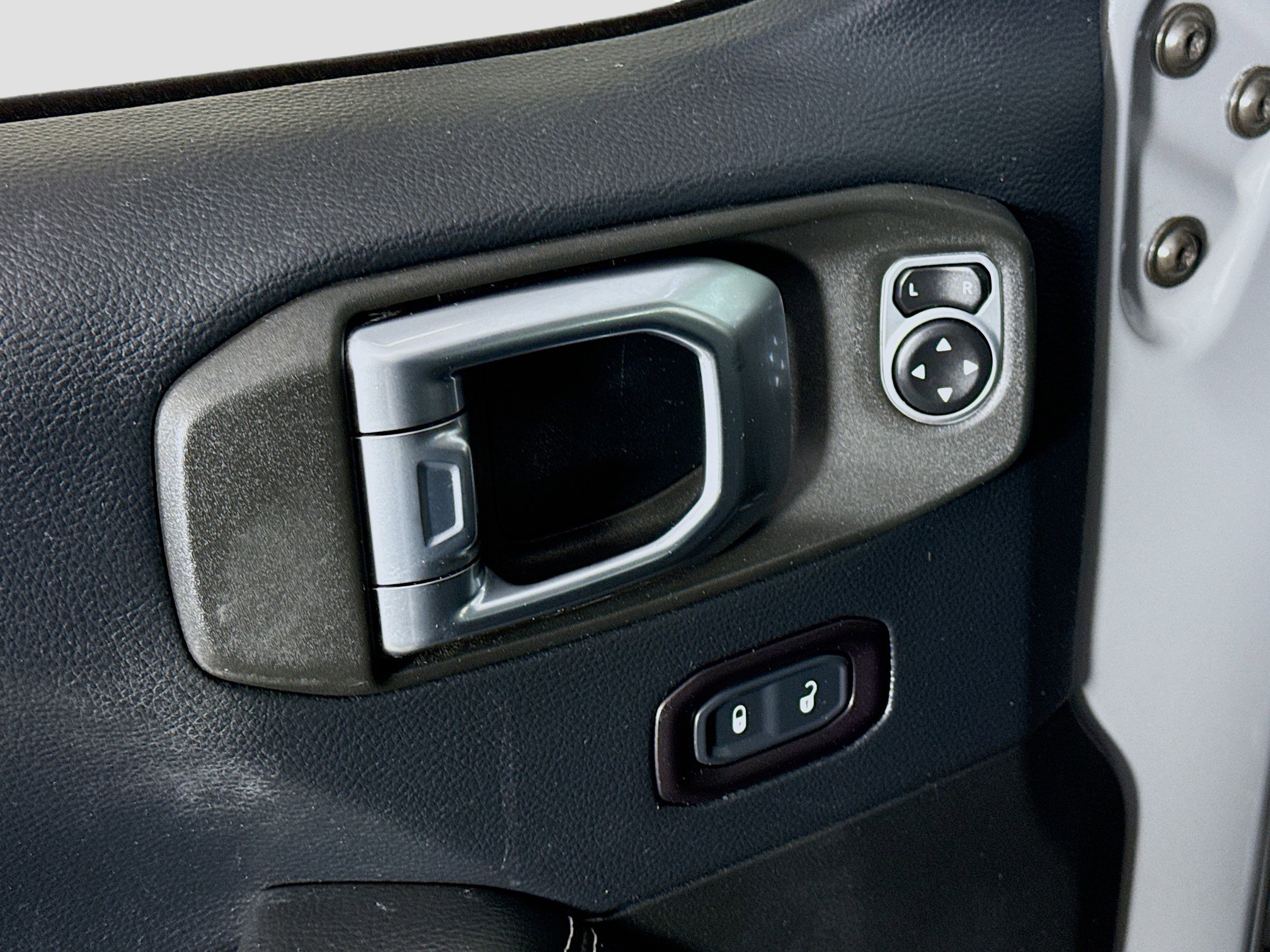 Used 2018 Jeep Wrangler Unlimited Sahara image 24