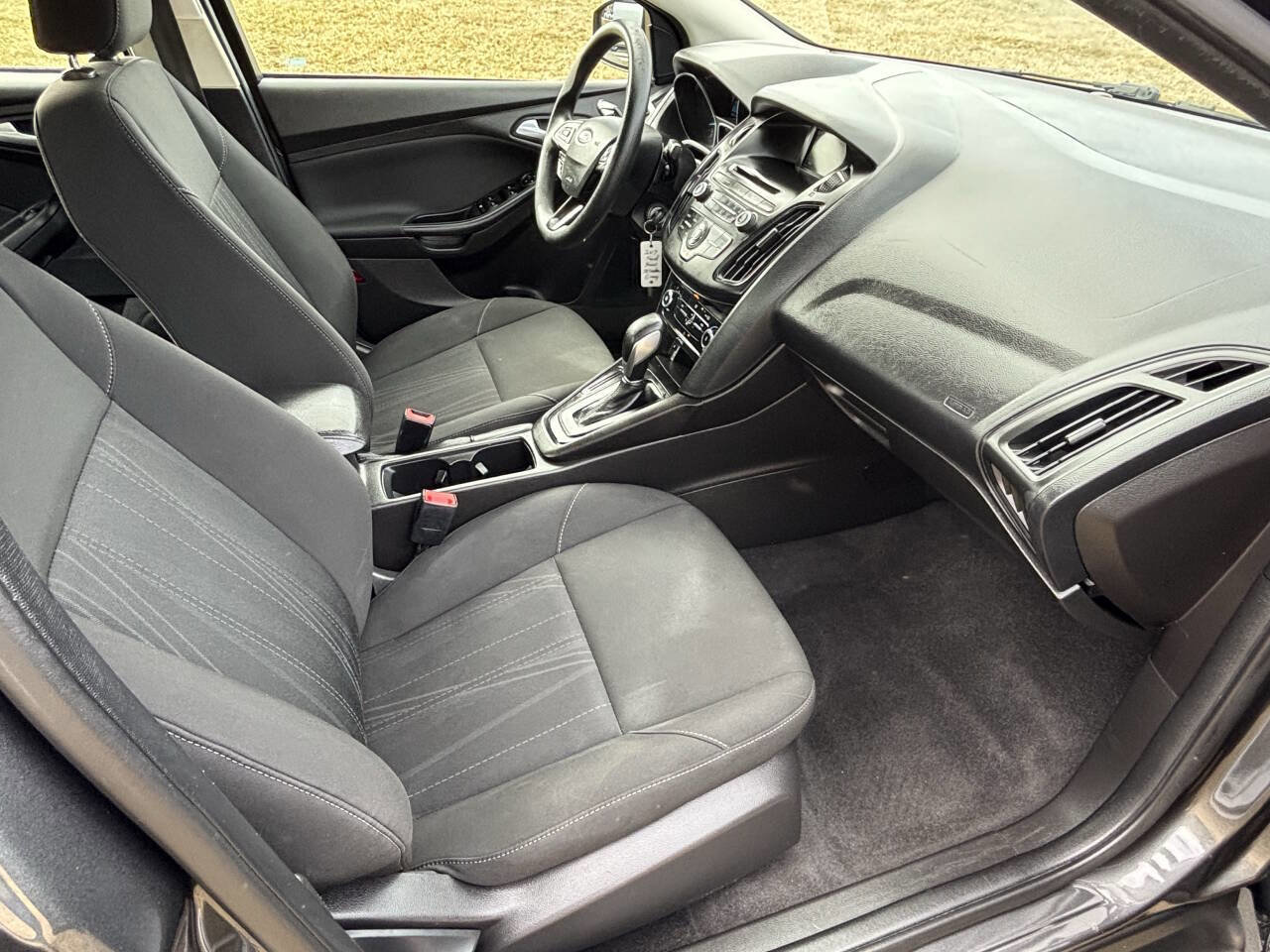 Used 2017 Ford Focus SE image 10