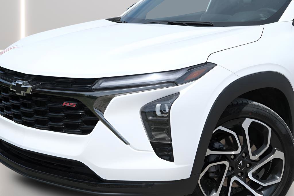 Used 2025 Chevrolet Trax RS w/ Sunroof Package image 32