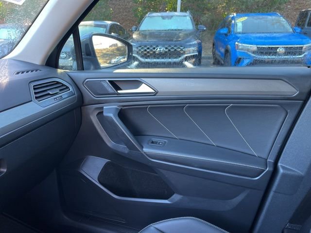 Used 2022 Volkswagen Tiguan SE w/ Panoramic Sunroof Package image 30