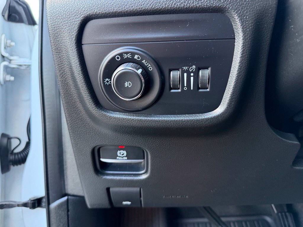 Used 2022 Jeep Grand Cherokee Limited AWD/4WD image 25