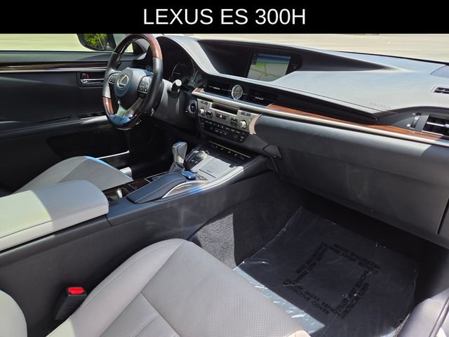 Used 2017 Lexus ES 300h w/ Luxury Package FWD image 9