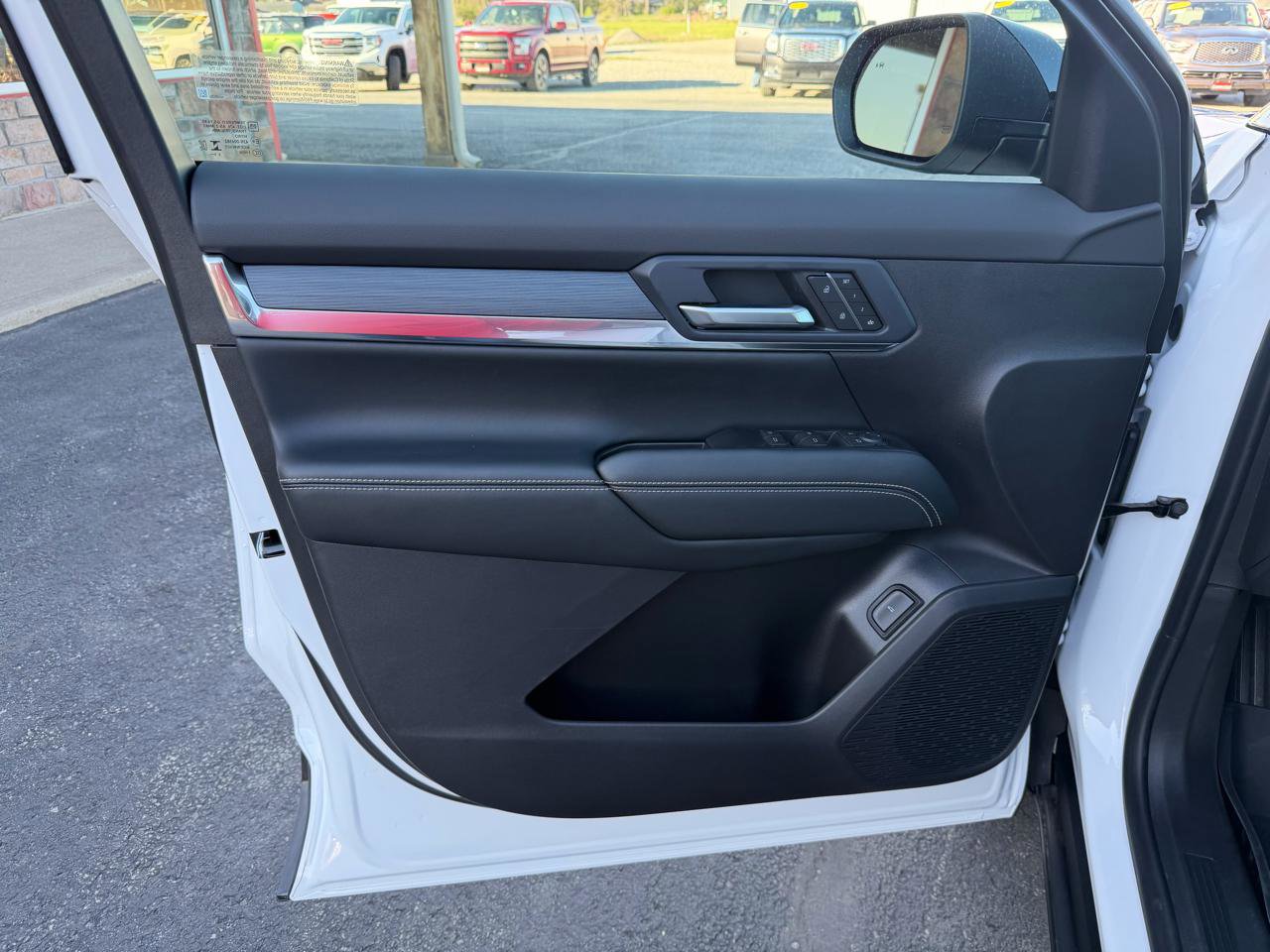 Used 2026 GMC Terrain Elevation w/ Elevation Premium Package image 13