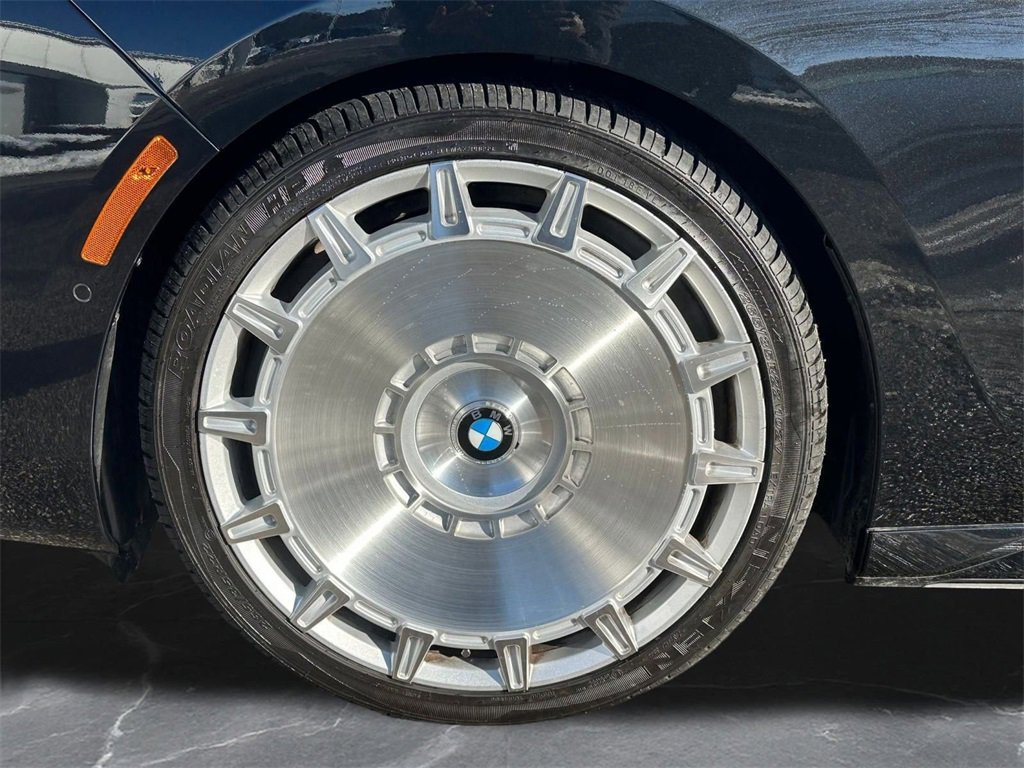 Used 2025 BMW 760i xDrive image 34