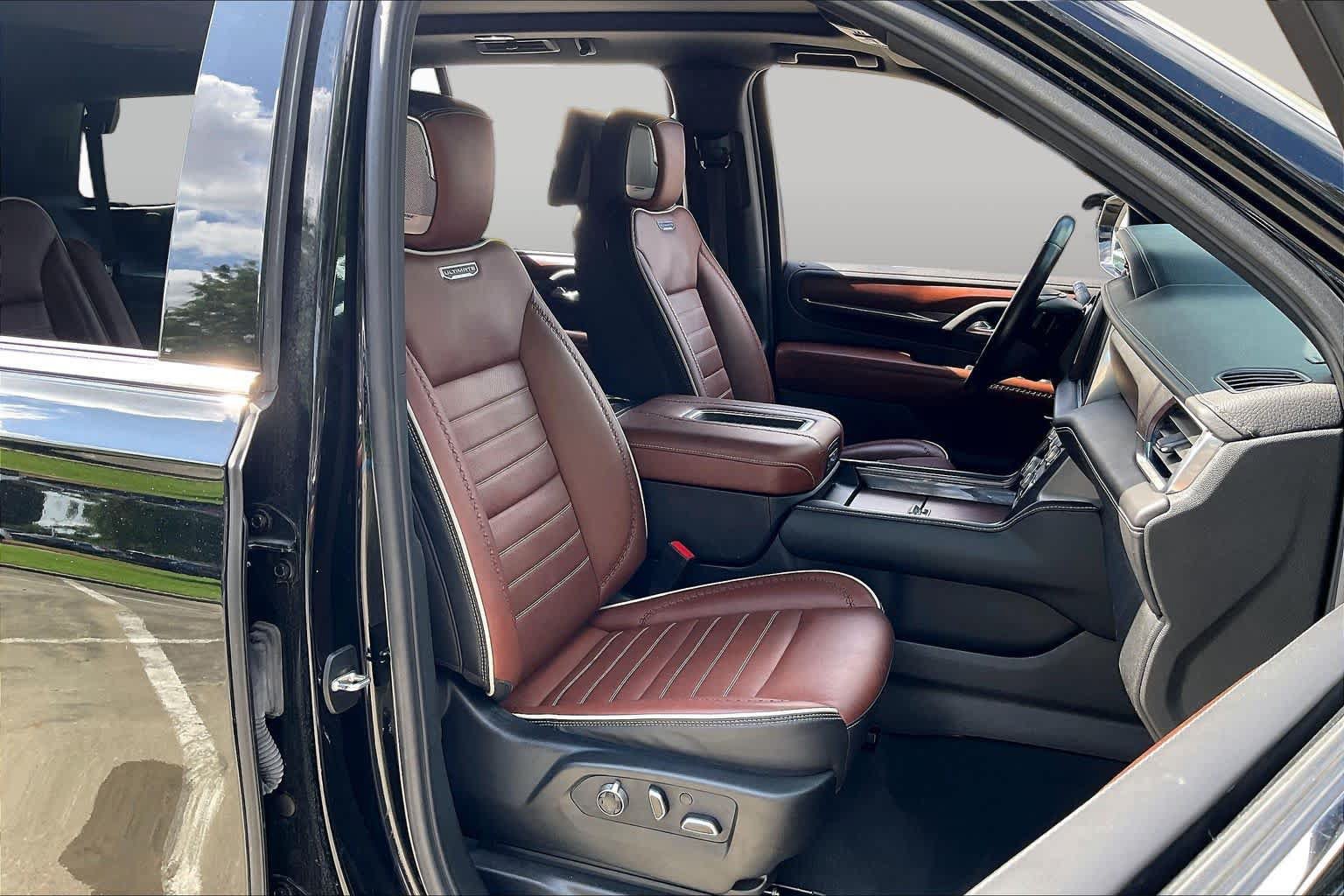 Used 2024 GMC Yukon Denali Ultimate AWD/4WD image 8