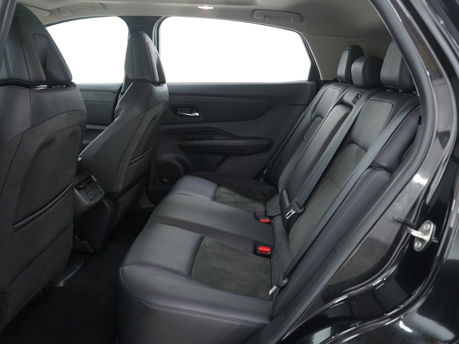 Used 2024 Nissan Ariya AWD image 17