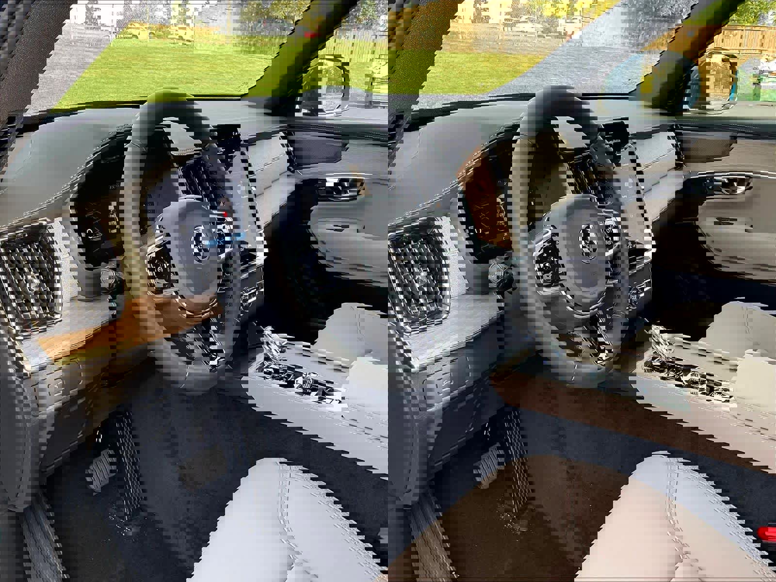 New 2026 Volvo XC90 B5 Plus w/ Protection Package image 8