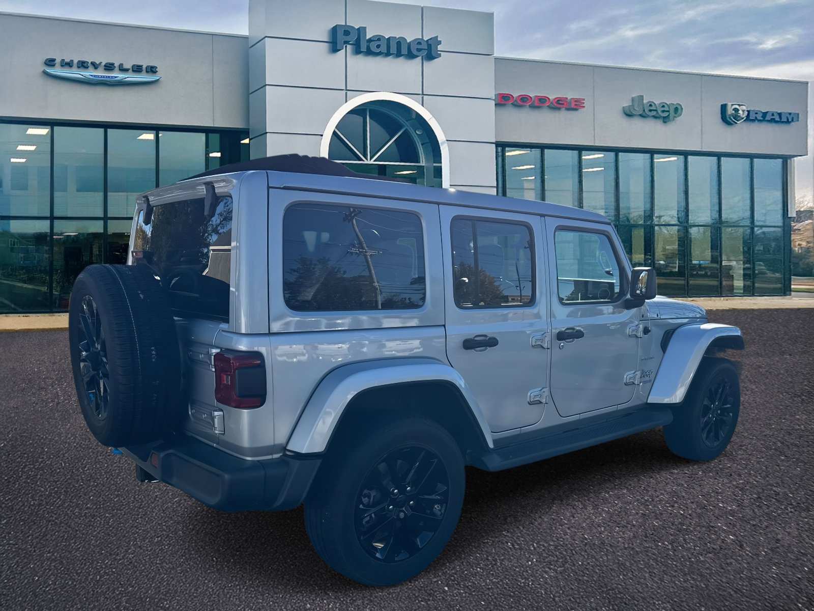 Used 2022 Jeep Wrangler Unlimited Sahara w/ Cold Weather Group image 2
