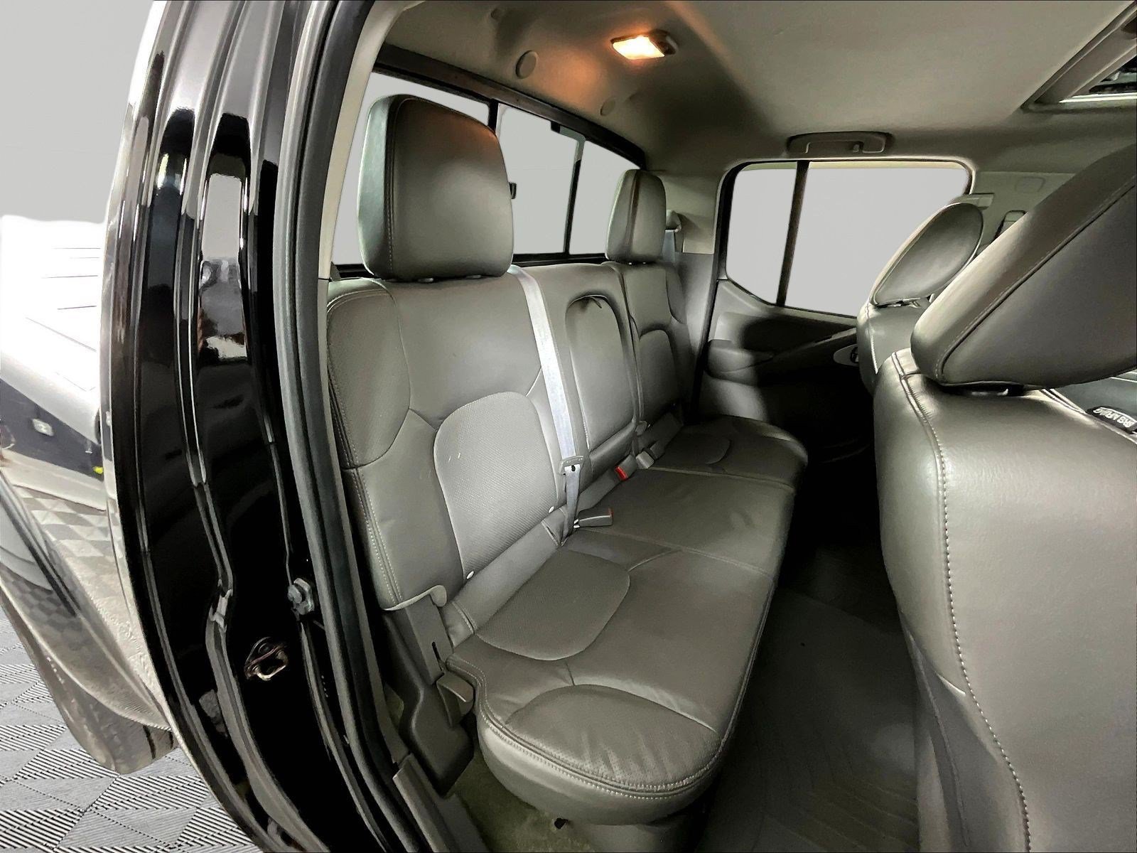 Used 2015 Nissan Frontier SL AWD/4WD image 26