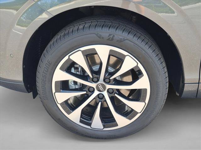 New 2026 Audi Q3 quattro 2.0T w/ Driver Assistance Package AWD/4WD image 9