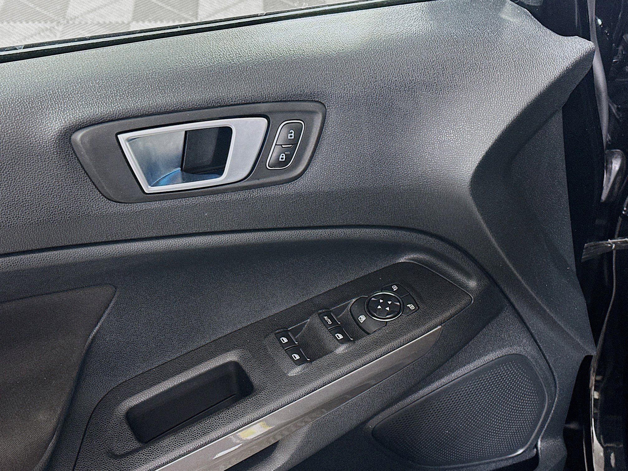 Used 2019 Ford EcoSport SE w/ SE Convenience Package image 15